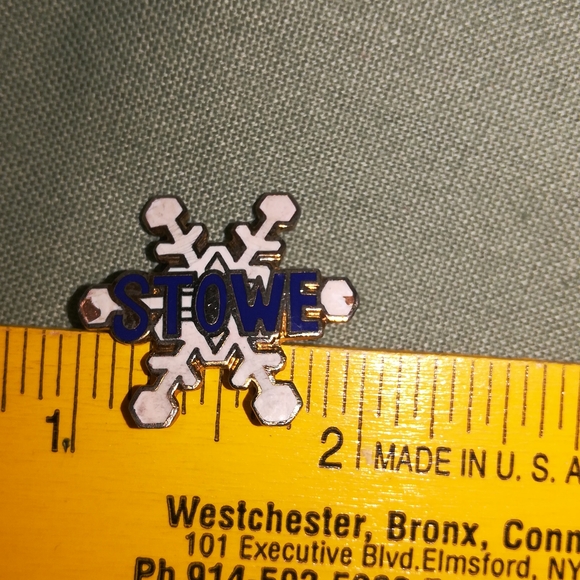 Stowe Vintage Ski Collectable Pin from the 70's - Picture 4 of 4